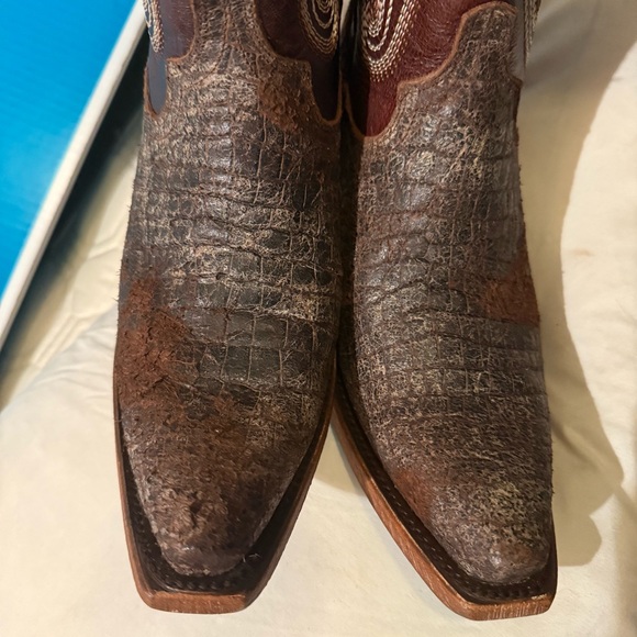 Lane “Skylight” Brown distressed Western Cowboy Boots
Size: 7.5 - Picture 3 of 9